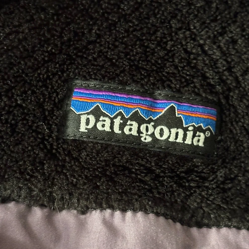 Patagonia Re-tool Snap-T pullover Black Fleece with Purple Trim, flawed‎ SZ S